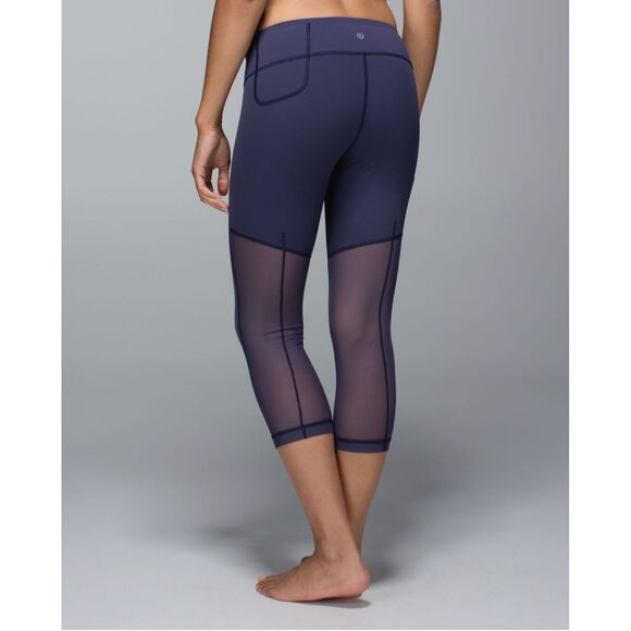 EUC Lululemon Breathe Easy Mesh Back Panel Crop Leggings | Cadet Blue | Size 6 - Picture 1 of 10